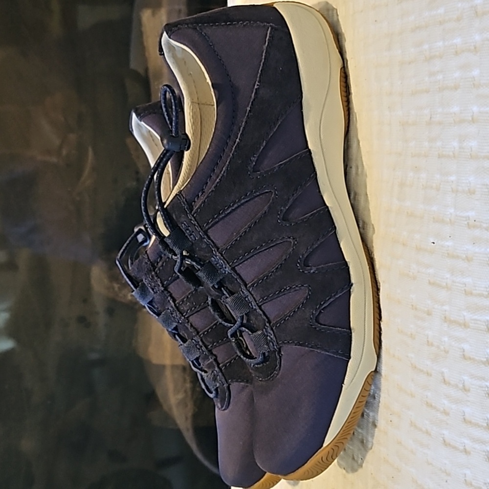 Dansko Navy Tennis Shoes Size 37  perfect condition